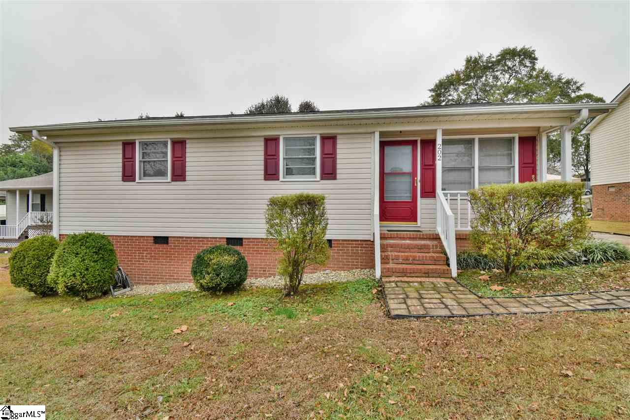 202 Center Street Greer, SC 29651 - Photo 1 of 13 Gallery Image 1