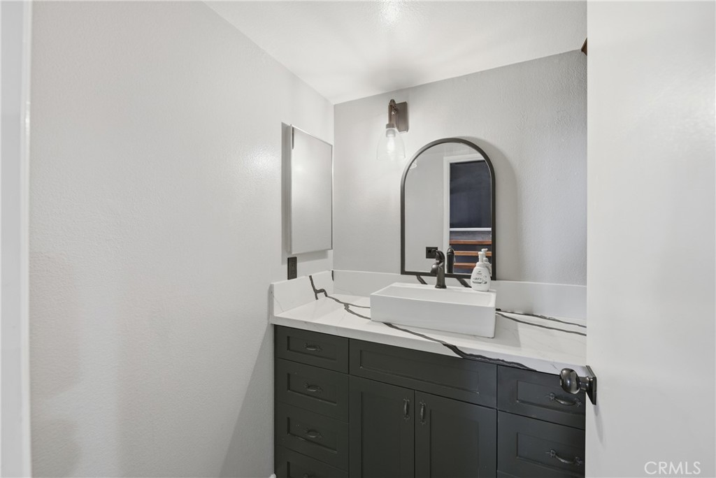 2481 Keswick Court Simi Valley, CA 93063 - Photo 13 of 29