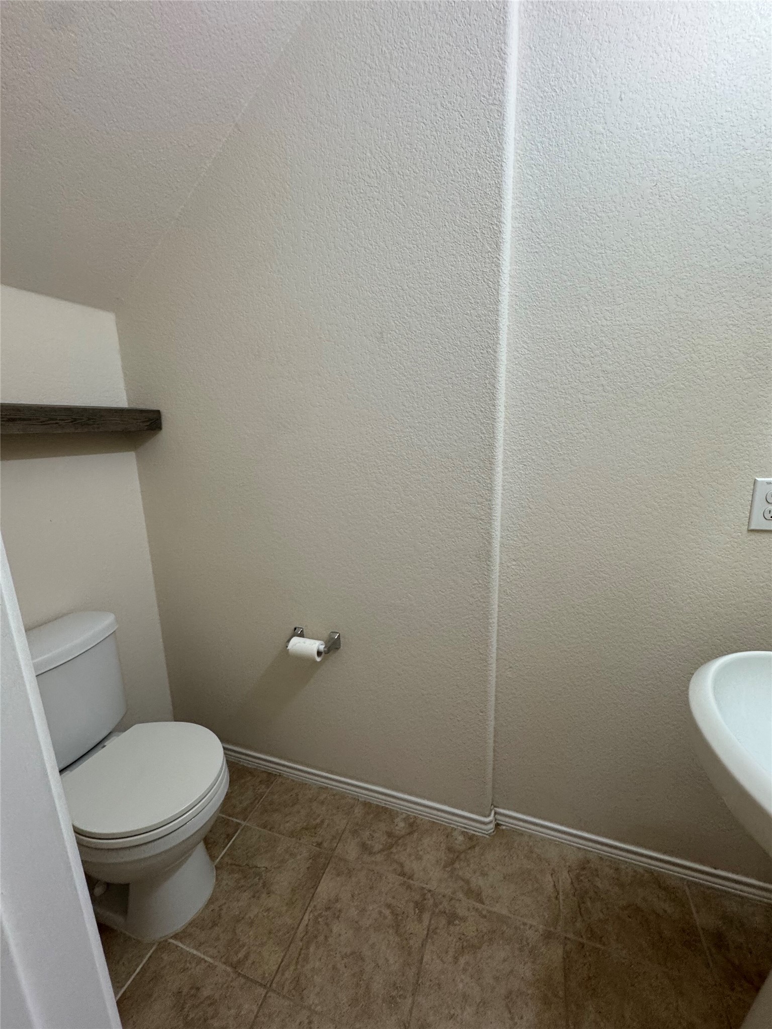 1108 Jackson Lane, Unit 5B Jarrell, TX 76537 - Photo 21 of 29 Bathroom featuring toilet and lofted ceiling