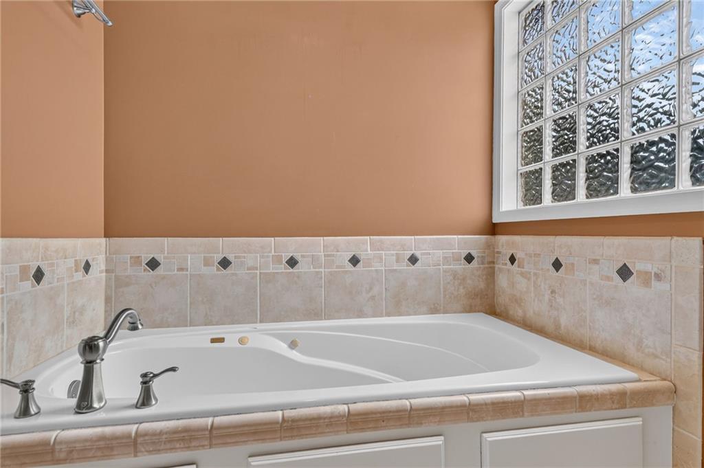 2017 Southwest Post Oak Road Lee's Summit, MO 64082 - Photo 65 of 77 Gallery Image 65