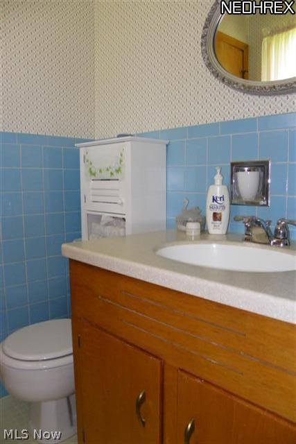 2434 Woodview Road Uniontown, OH 44685 - Photo 19 of 23 Jack & Jill bathroom between bedrooms 2 & 3