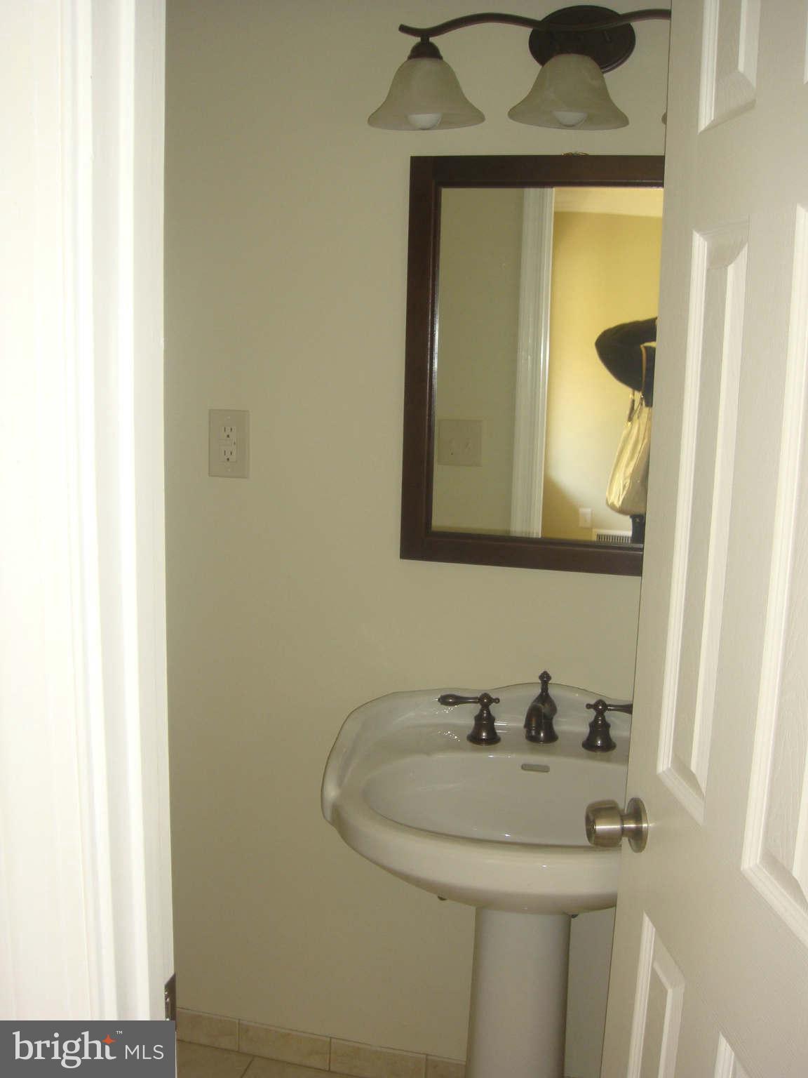 5417 Ferndale Street Springfield, VA 22151 - Photo 9 of 28 Bath
