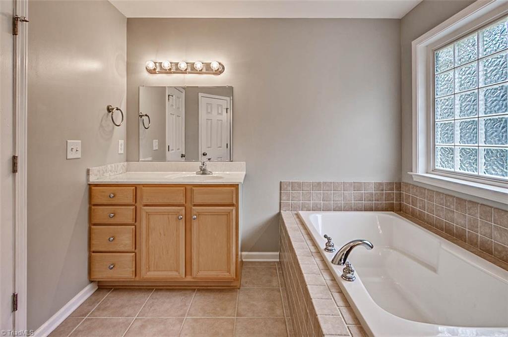 2509 Danny Bell Road Asheboro, NC 27205 - Photo 13 of 27 Master Bath - oh the soaking tub is amazing