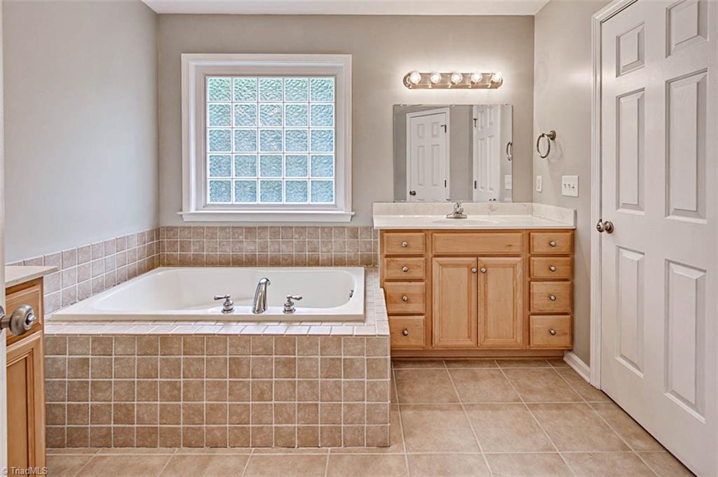 2509 Danny Bell Road Asheboro, NC 27205 - Photo 14 of 27 His & Hers Vanities