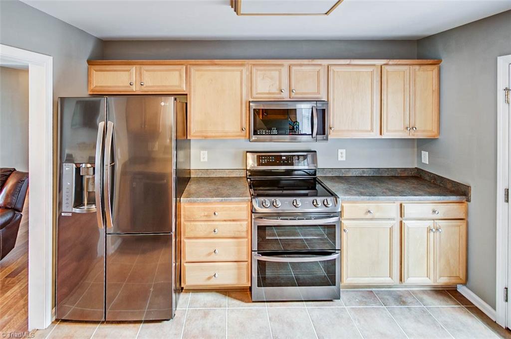 2509 Danny Bell Road Asheboro, NC 27205 - Photo 6 of 27 Check out that double oven
