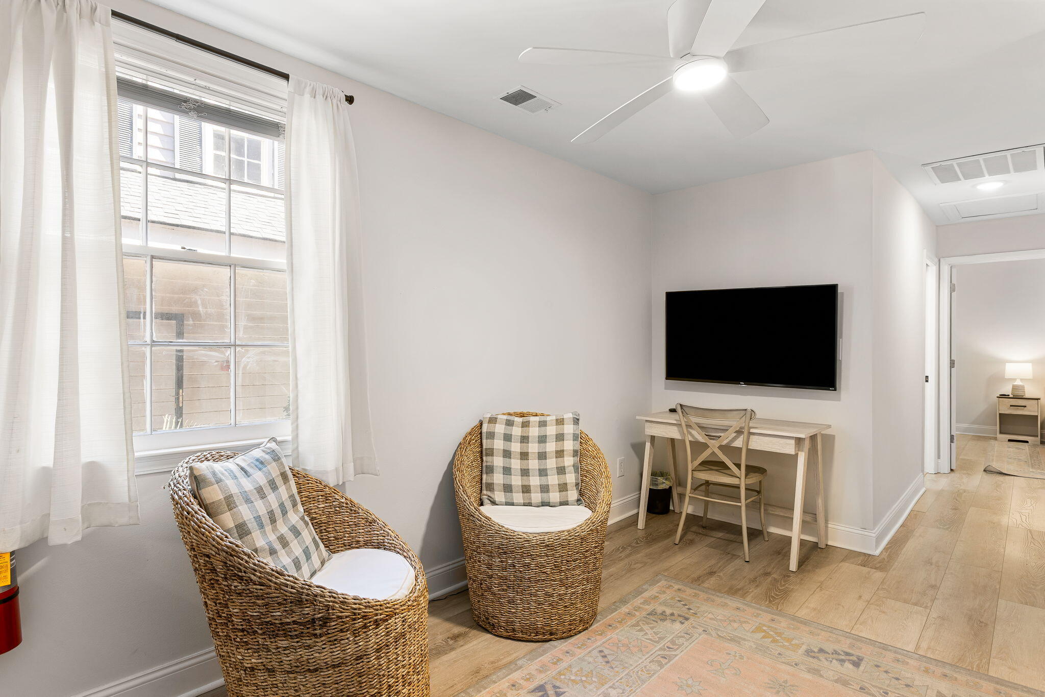 22 Bee Street, Unit B Charleston, SC 29403 - Photo 7 of 14 Living Room