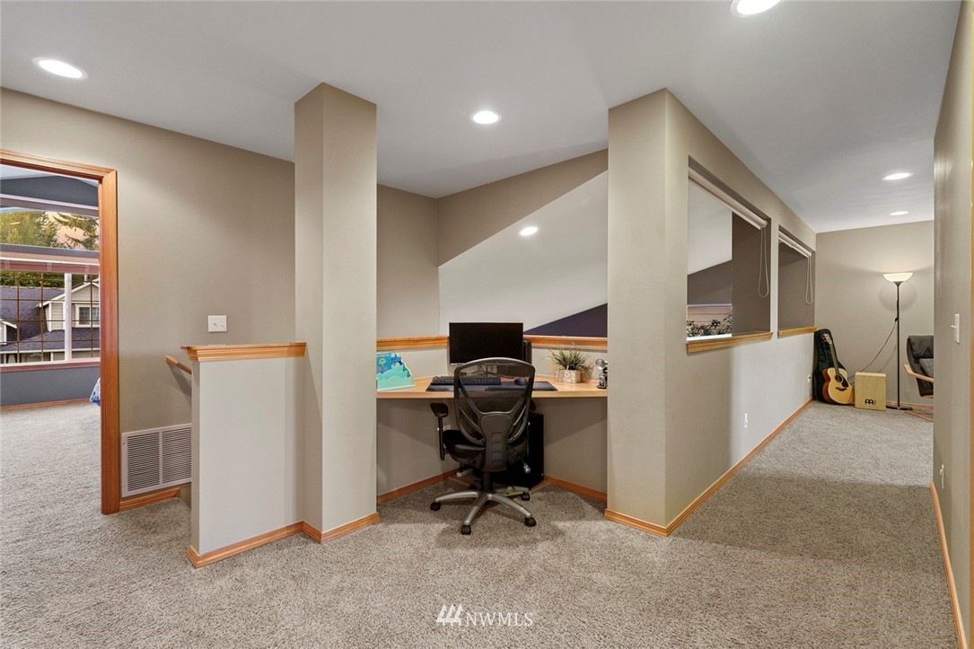 5109 Northeast 8th Place Renton, WA 98059 - Photo 14 of 31 Gallery Image 14
