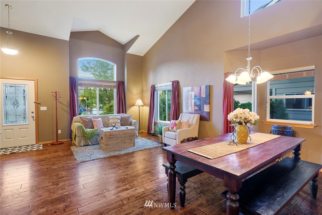 5109 Northeast 8th Place Renton, WA 98059 - Photo 3 of 31 Gallery Image 3