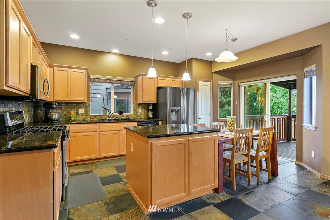 5109 Northeast 8th Place Renton, WA 98059 - Photo 8 of 31 Gallery Image 8