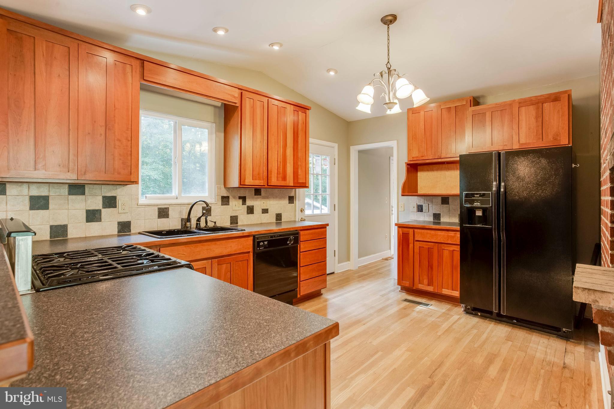 18345 Sharon Road Triangle, VA 22172 - Photo 8 of 30 Kitchen