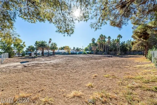 $795,000 | 3515 East Sunset Road, Las Vegas, NV 89120