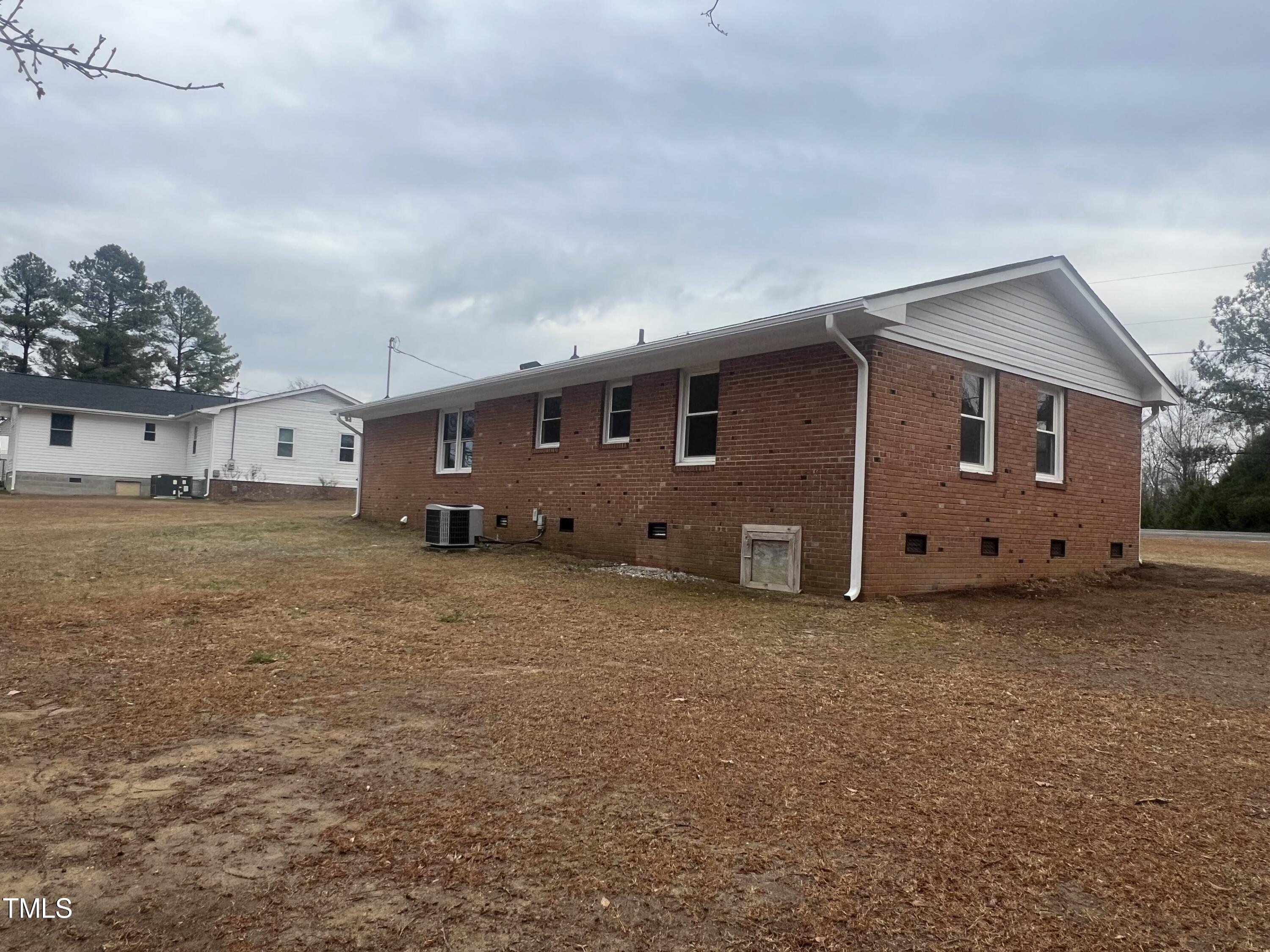 1166 Aquilla Road Benson, NC 27504 - Photo 6 of 32 Left Side