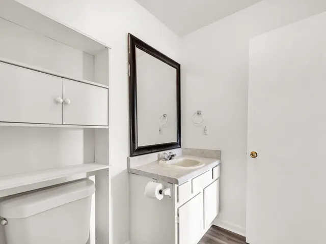 a view of utility room with washer and dryer
