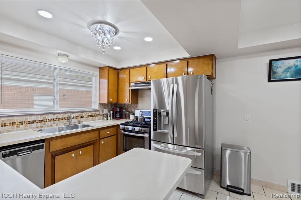 11498 Racine Road Warren, MI 48093 - Photo 7 of 29