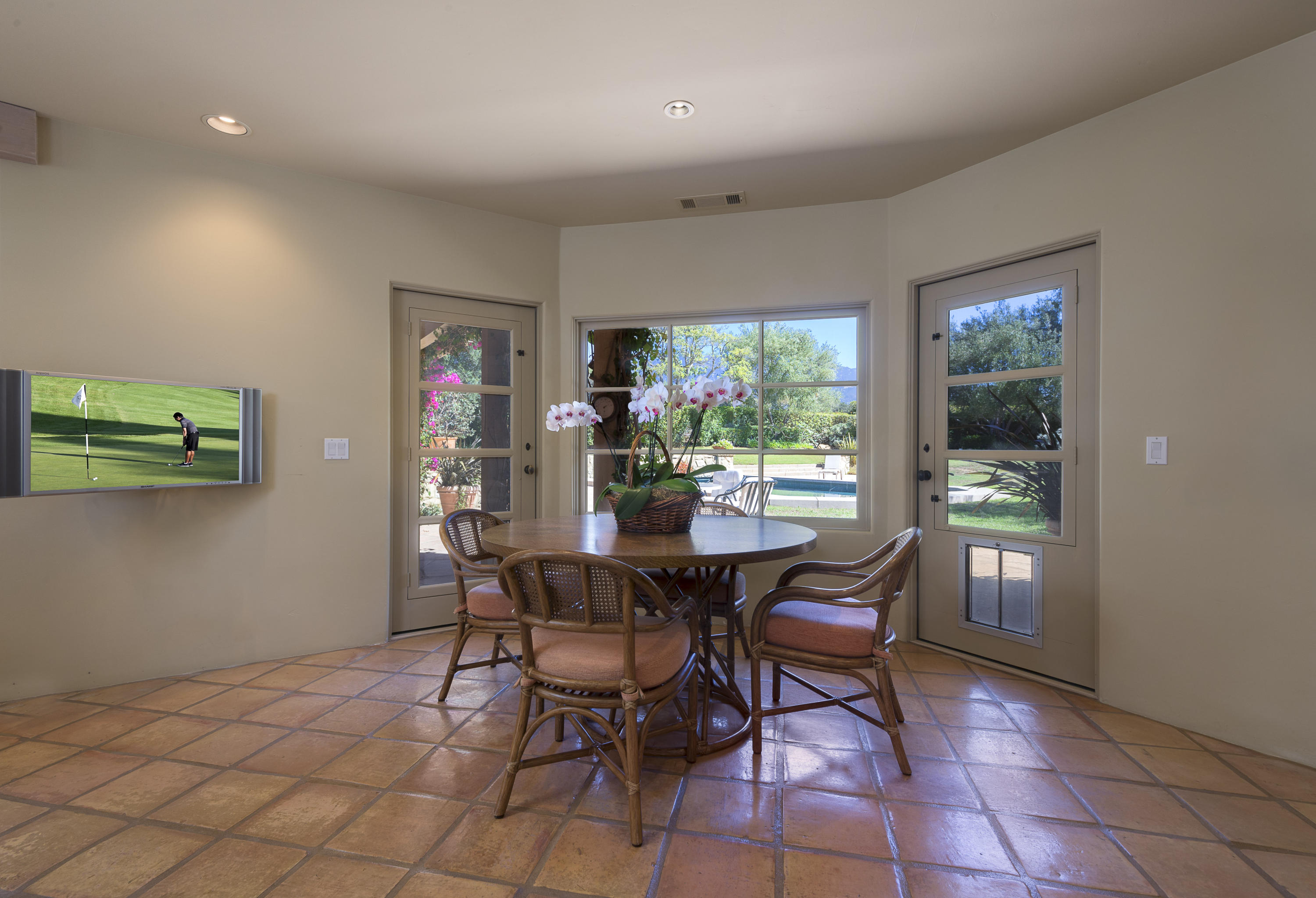 300 Santa Rosa Lane Santa Barbara, CA 93108 - Photo 18 of 27 BreakFastNook