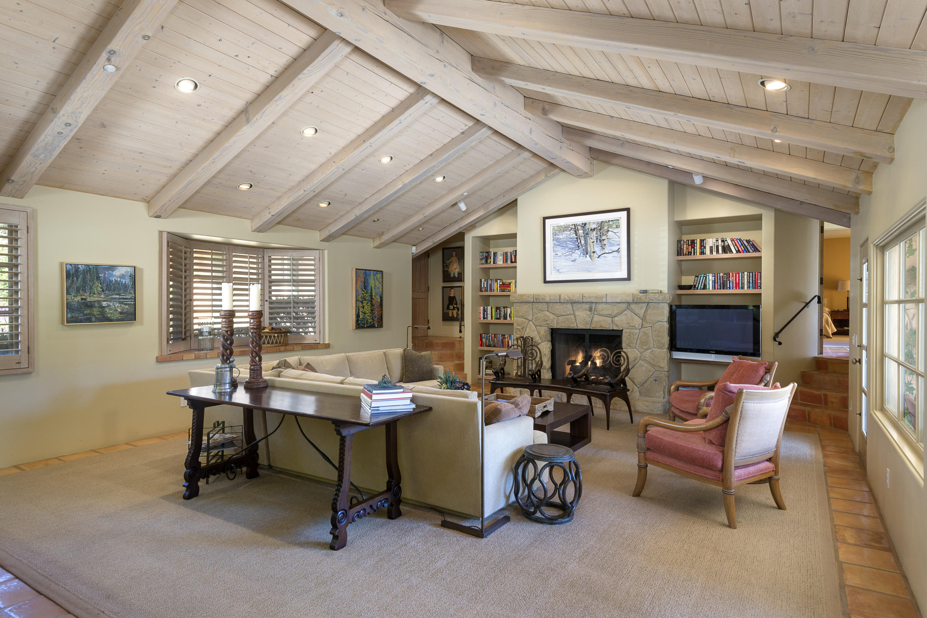 300 Santa Rosa Lane Santa Barbara, CA 93108 - Photo 19 of 27 FamilyRoom2