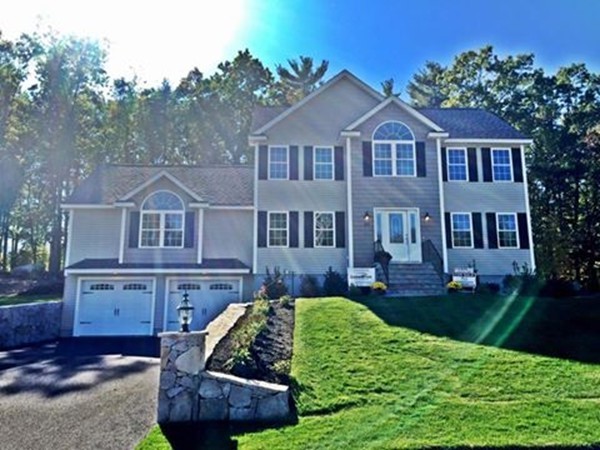 33 Beechnut Road Dracut, MA 01826 - Photo 3 of 30 a front view of a house with garden
