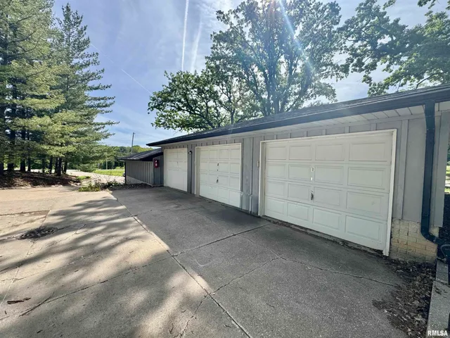 $1,000 | 4211 Highway 6, Unit 1, Coal Valley, IL 61240