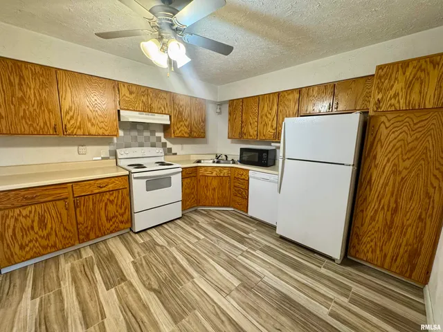 $1,000 | 4211 Highway 6, Unit 1, Coal Valley, IL 61240