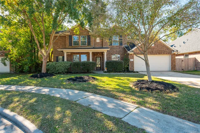 $395,000 | 14807 Summer Knoll Lane, Houston, TX 77044