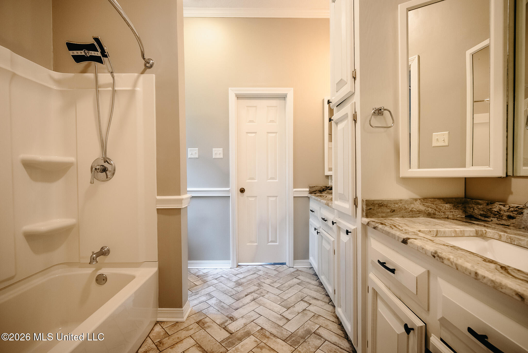 2139 Warren Hood Road Hermanville, MS 39086 - Photo 41 of 115 Jack & Jill Downstairs