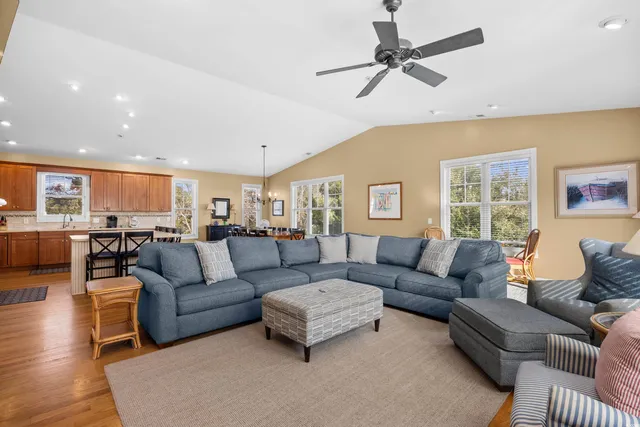 $1,895,000 | 69 County Rd S-22-424, Pawleys Island, SC 29585