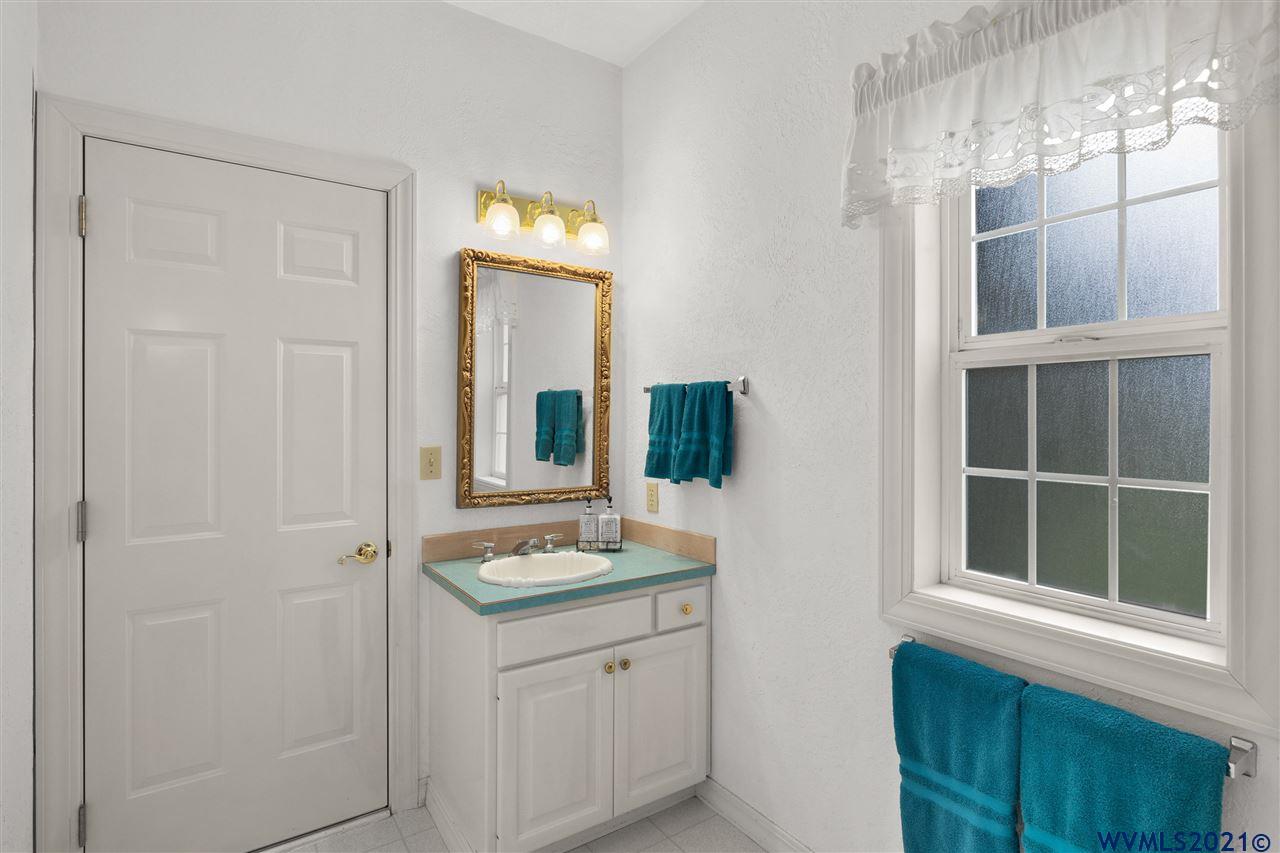 6922 Sunnyview Road Northeast Salem, OR 97317 - Photo 19 of 42 Gallery Image 19