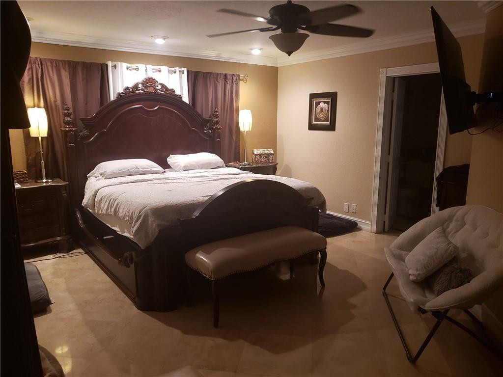 4225 Jackson Street Hollywood, FL 33021 - Photo 15 of 25 a bed sitting in a bedroom next to a lamp
