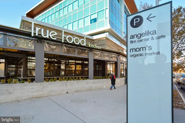 $860,000 | 2914 Mainstone Drive, Fairfax, VA 22031