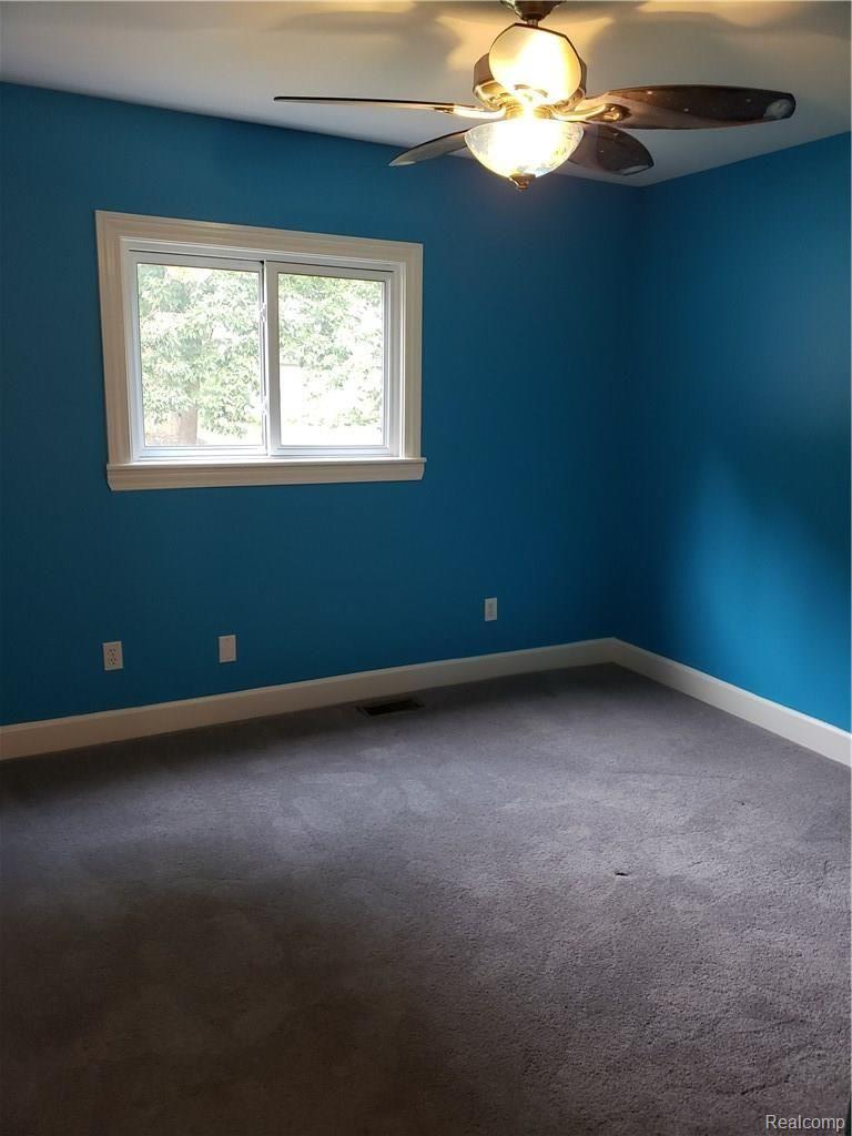 7665 Clintonville Road Clarkston, MI 48348 - Photo 16 of 28 blue br.jpg
