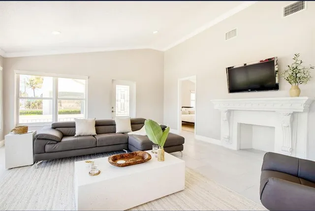 $28,500 | 1501 North Fort Lauderdale Beach Boulevard, Fort Lauderdale, FL 33304