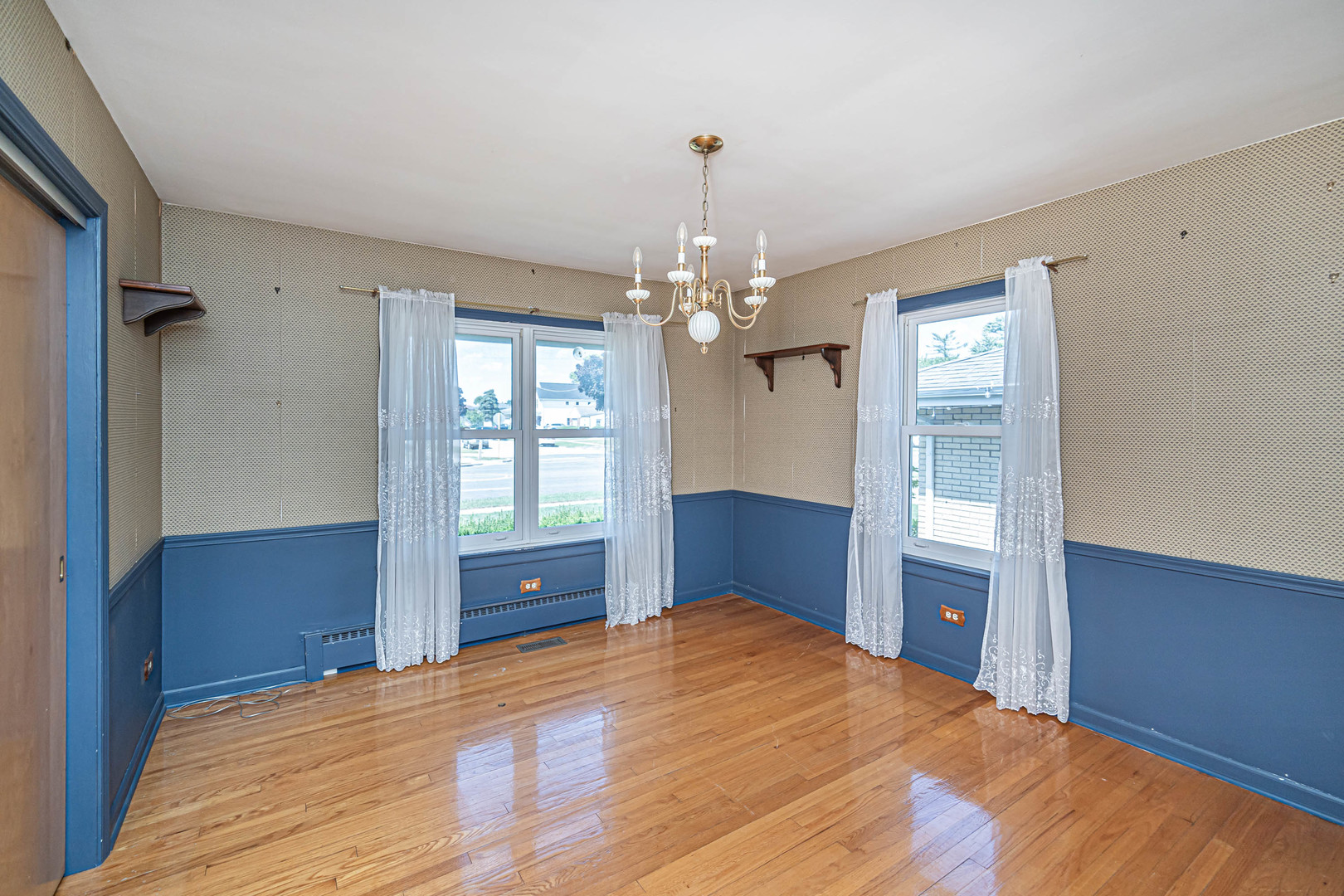 1001 Oakton Street Park Ridge, IL 60068 - Photo 11 of 33 a bedroom with a bed and a dresser