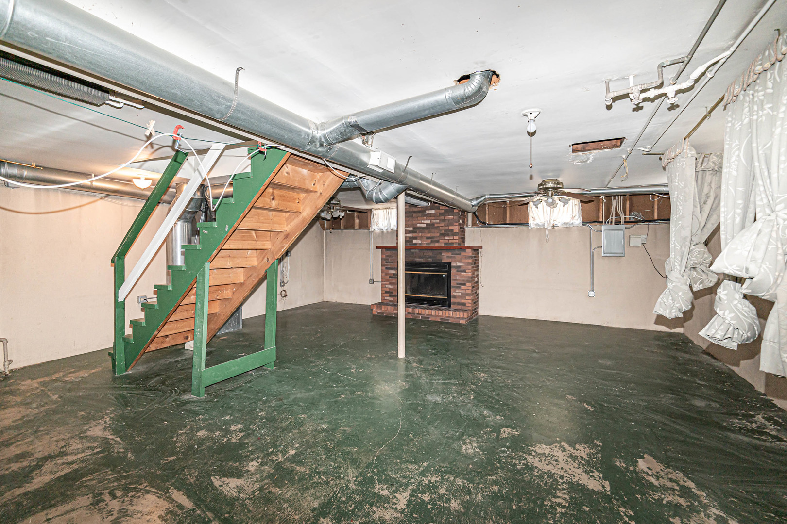 1001 Oakton Street Park Ridge, IL 60068 - Photo 20 of 33 a view of a garage