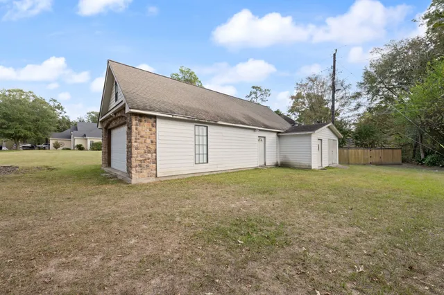 a house view with backyard space