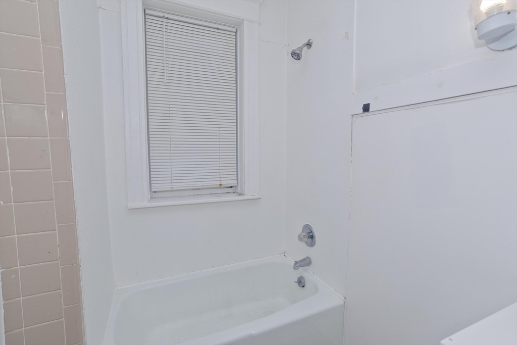 228 Belmont Avenue Springfield, MA 01108 - Photo 21 of 40