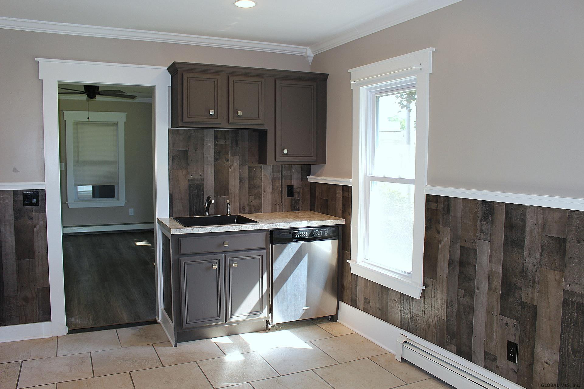406 Perry Street Schenectady, NY 12306 - Photo 11 of 33 Photo 11