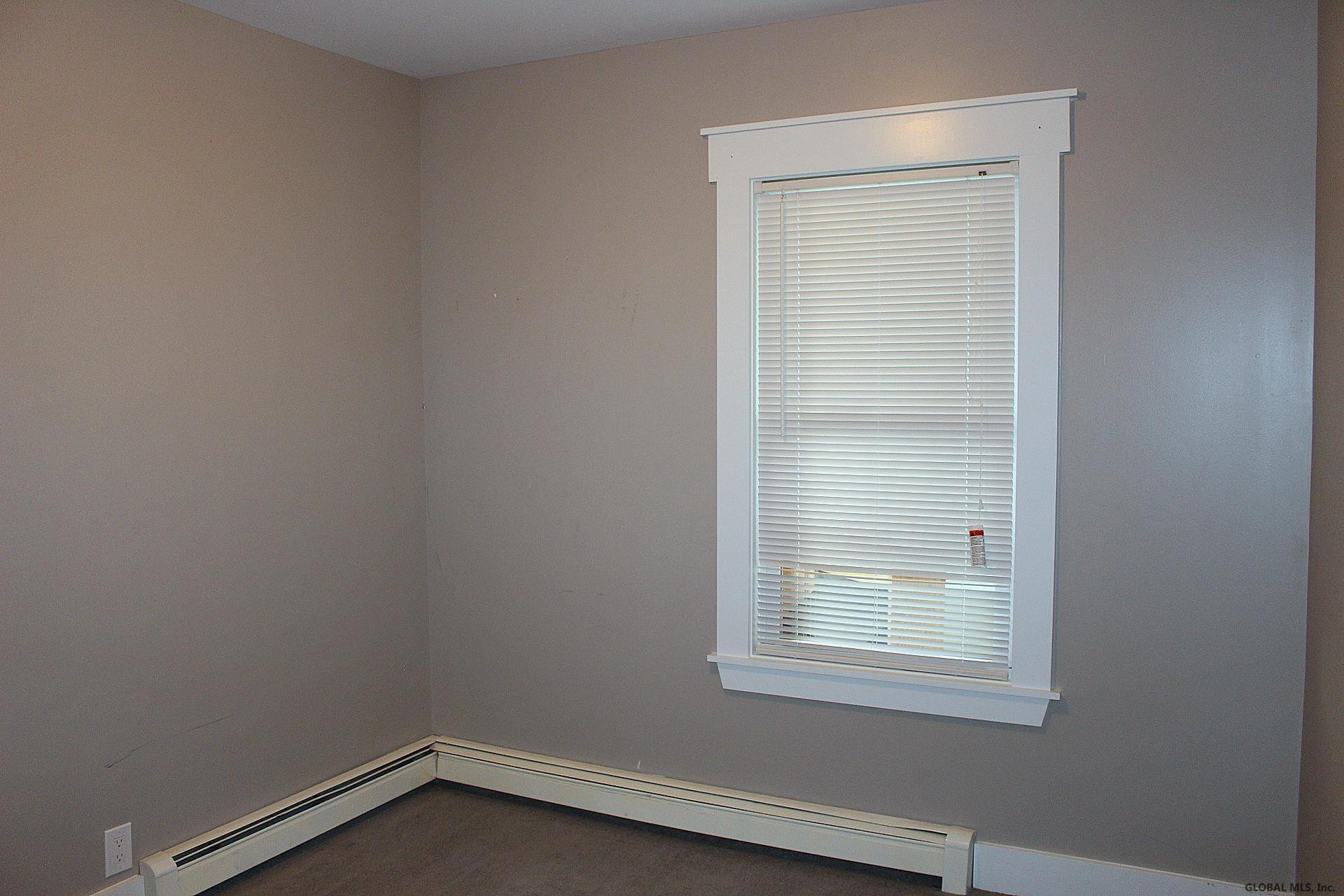 406 Perry Street Schenectady, NY 12306 - Photo 12 of 33 Photo 12