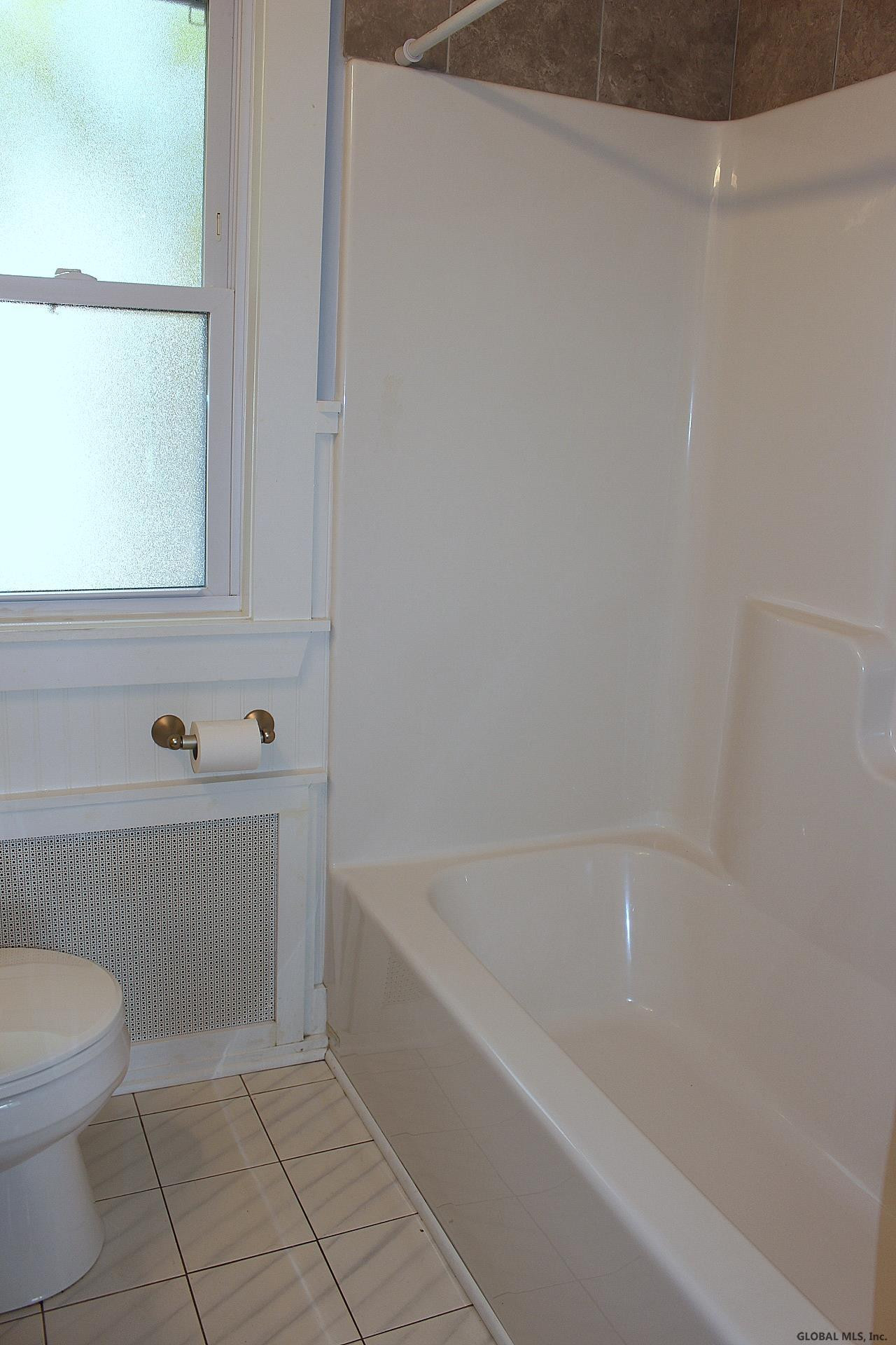 406 Perry Street Schenectady, NY 12306 - Photo 15 of 33 Photo 15