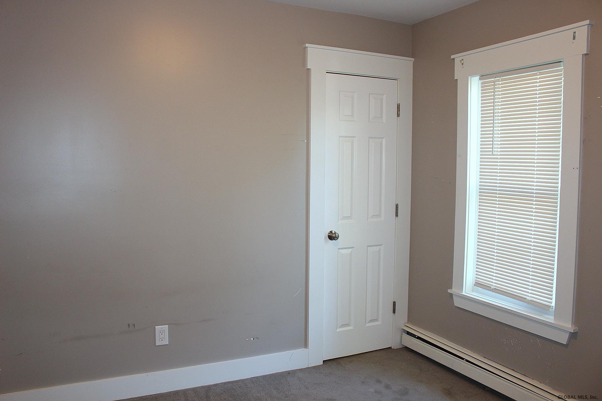 406 Perry Street Schenectady, NY 12306 - Photo 17 of 33 Photo 17