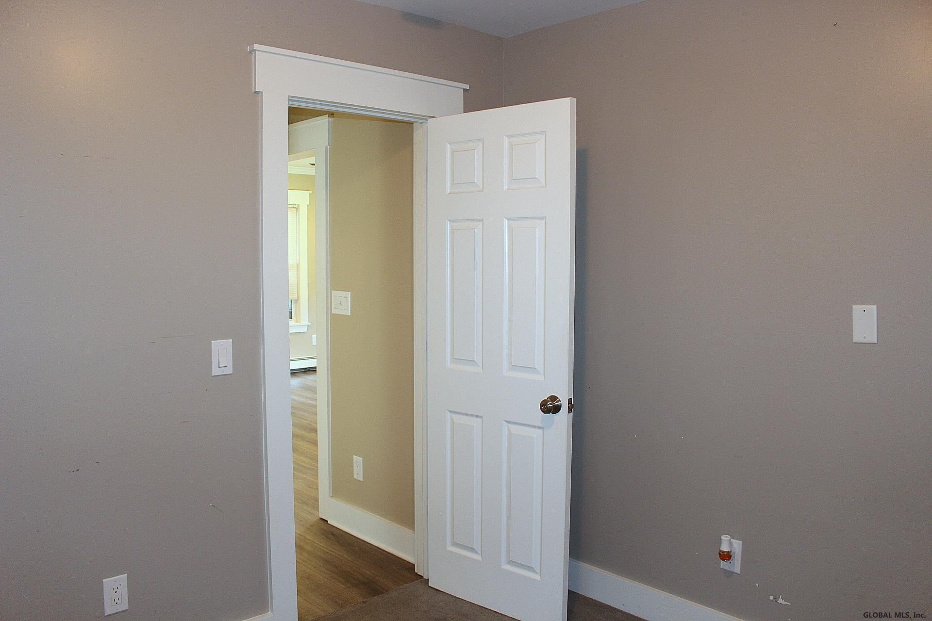 406 Perry Street Schenectady, NY 12306 - Photo 18 of 33 Photo 18