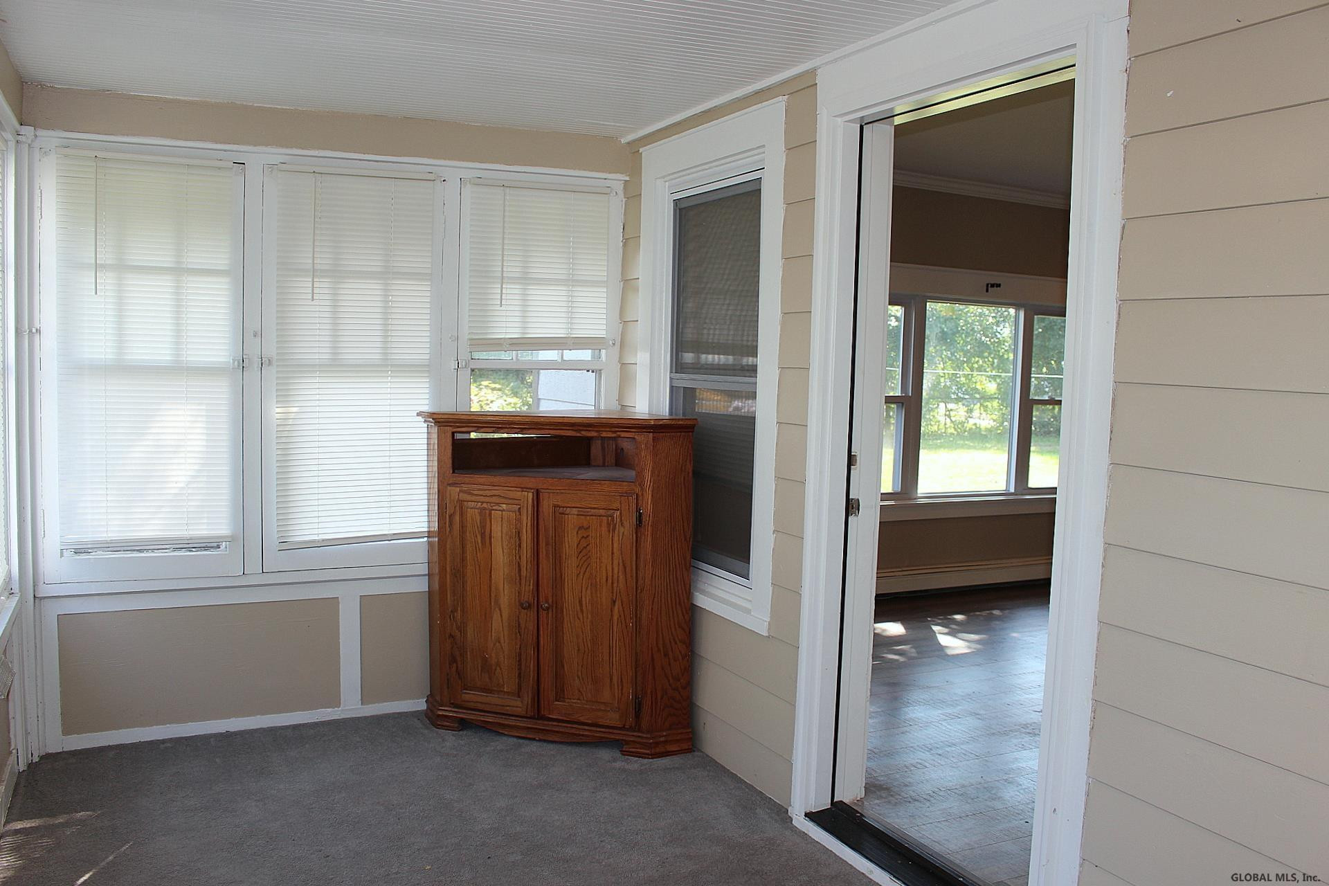 406 Perry Street Schenectady, NY 12306 - Photo 3 of 33 Photo 3