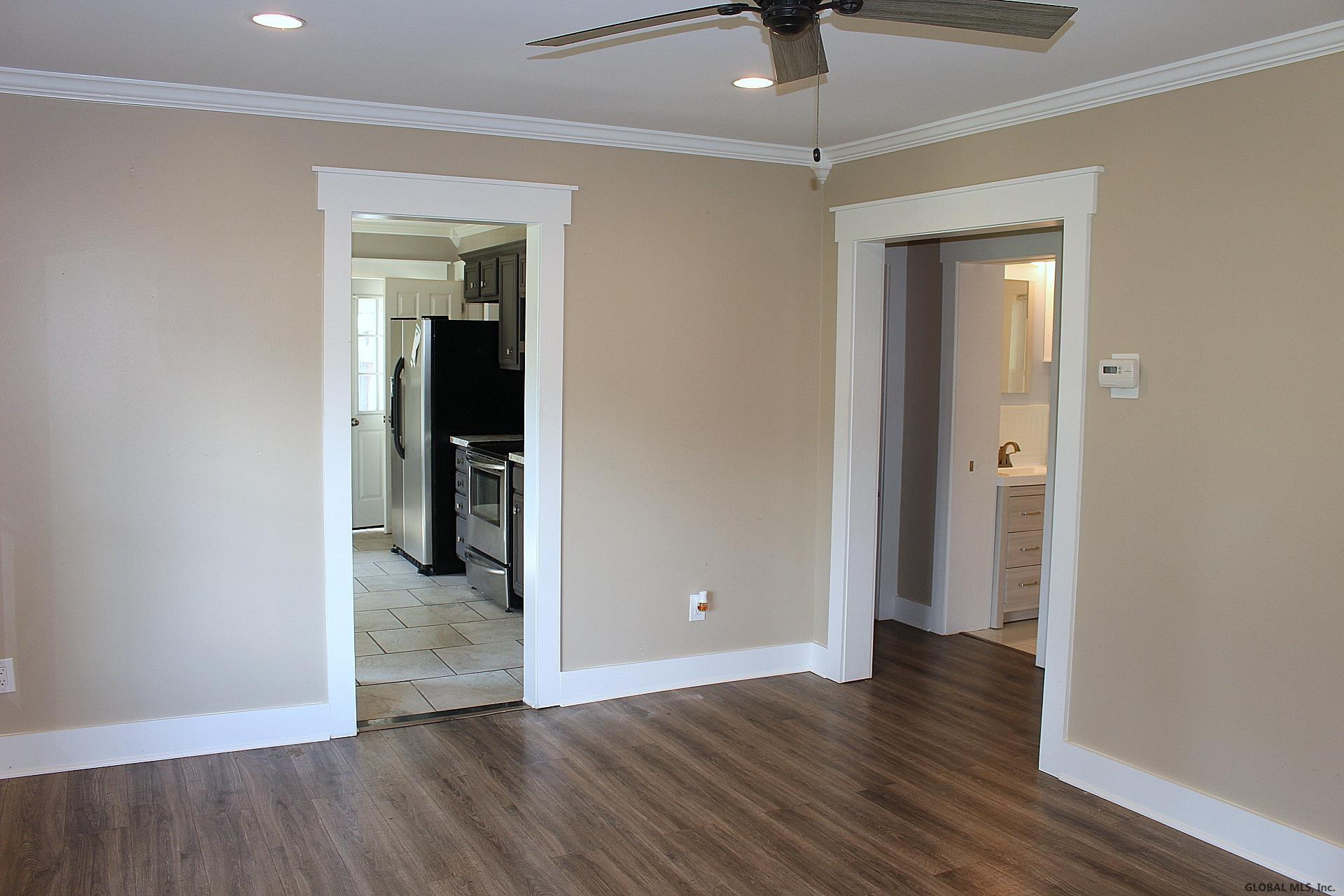 406 Perry Street Schenectady, NY 12306 - Photo 5 of 33 Photo 5