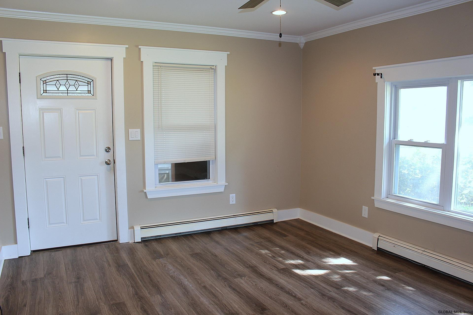 406 Perry Street Schenectady, NY 12306 - Photo 6 of 33 Photo 6
