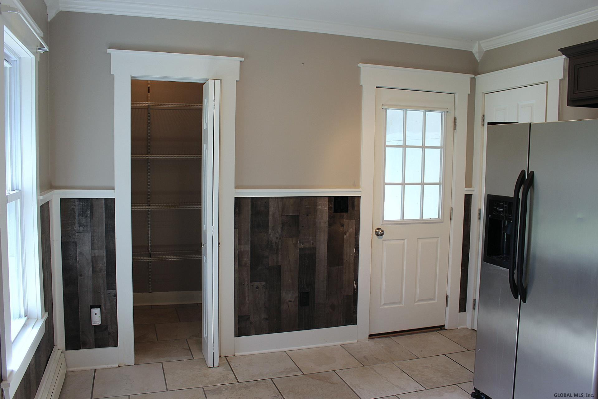 406 Perry Street Schenectady, NY 12306 - Photo 8 of 33 Photo 8