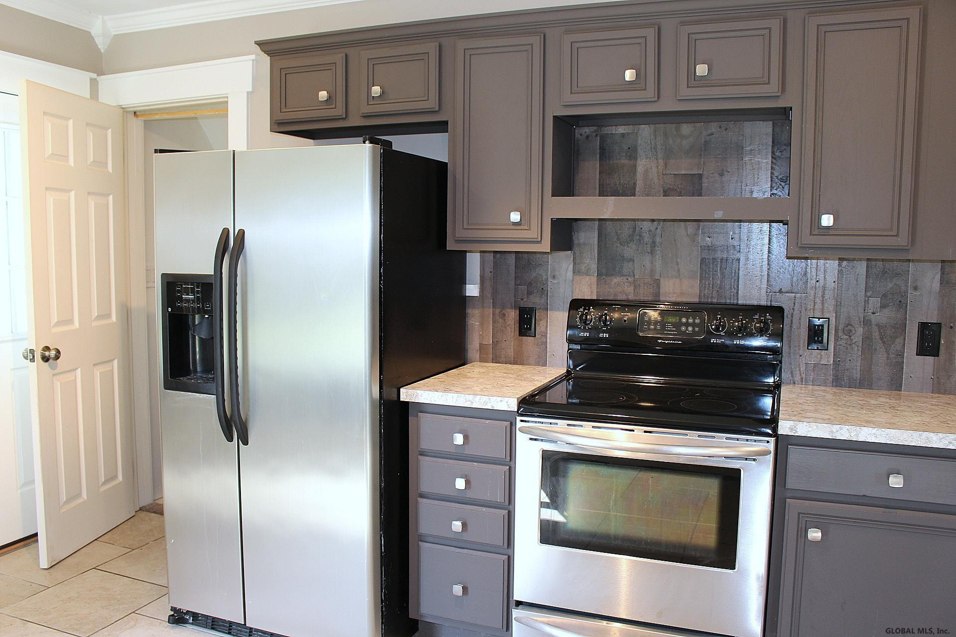 406 Perry Street Schenectady, NY 12306 - Photo 9 of 33 Photo 9