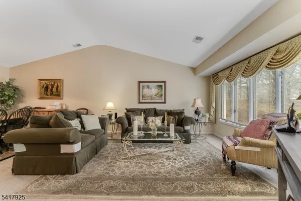 $275,000 | 16 Westchester Terrace, Annandale, NJ 08801