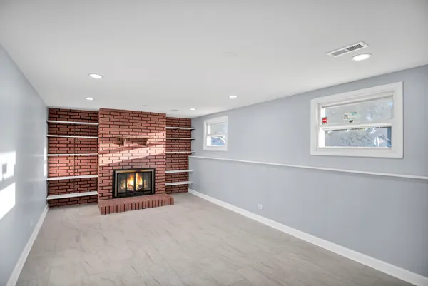 $3,100 | 7031 Glenwood Lane, Hanover Park, IL 60133