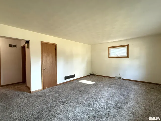 $144,900 | 1501 Bridge Avenue, Galesburg, IL 61401