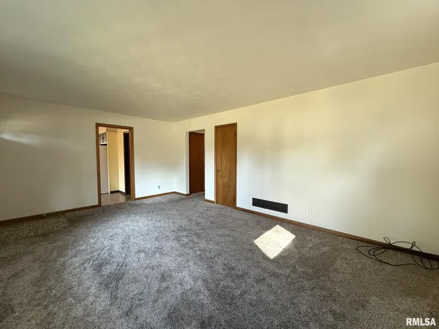 $144,900 | 1501 Bridge Avenue, Galesburg, IL 61401