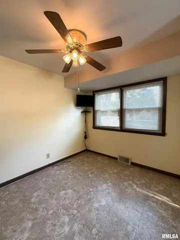 $144,900 | 1501 Bridge Avenue, Galesburg, IL 61401